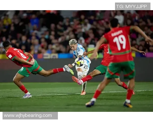 获黄金球拍仅10天，28岁樊振东再迎喜讯，努力多年成父亲最大骄傲