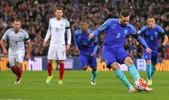 境复杂且微 境复杂且微